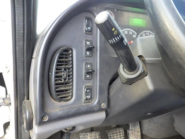 2016-freightliner-m2-15'-t/a-water-truck-image-35