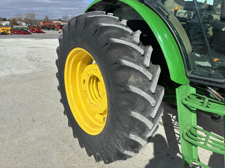2009-john-deere-6115d-image-44