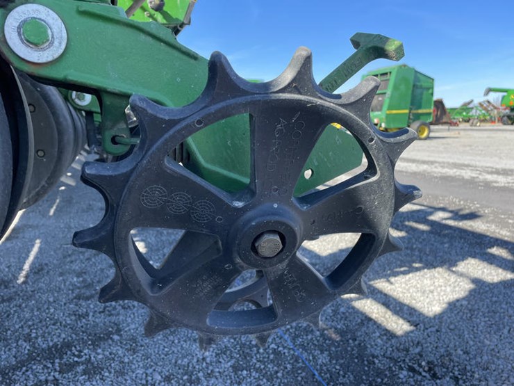 2004-john-deere-db90-image-33