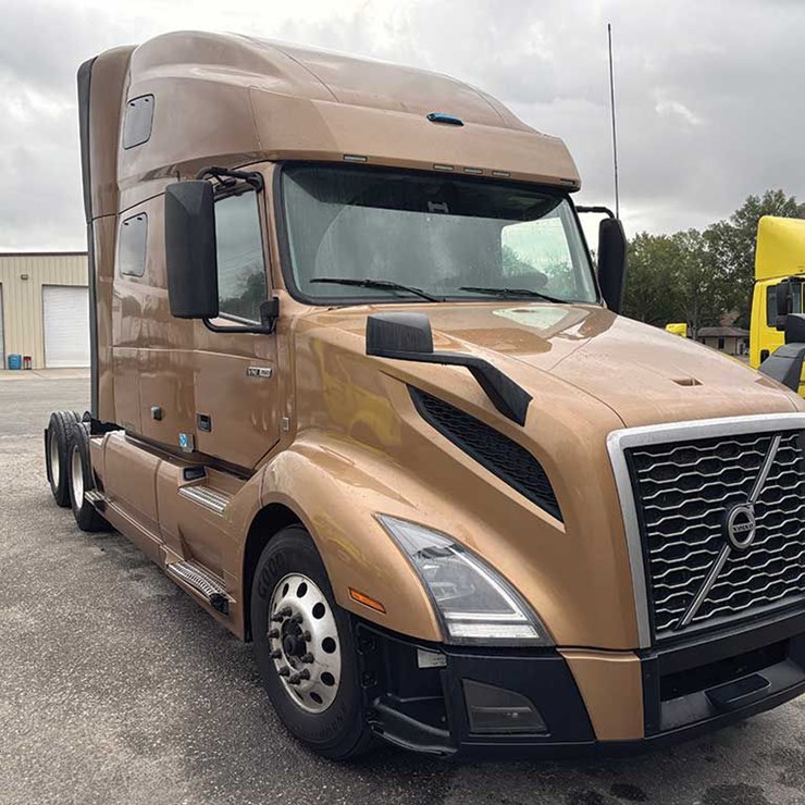 2022 VOLVO VNL 760