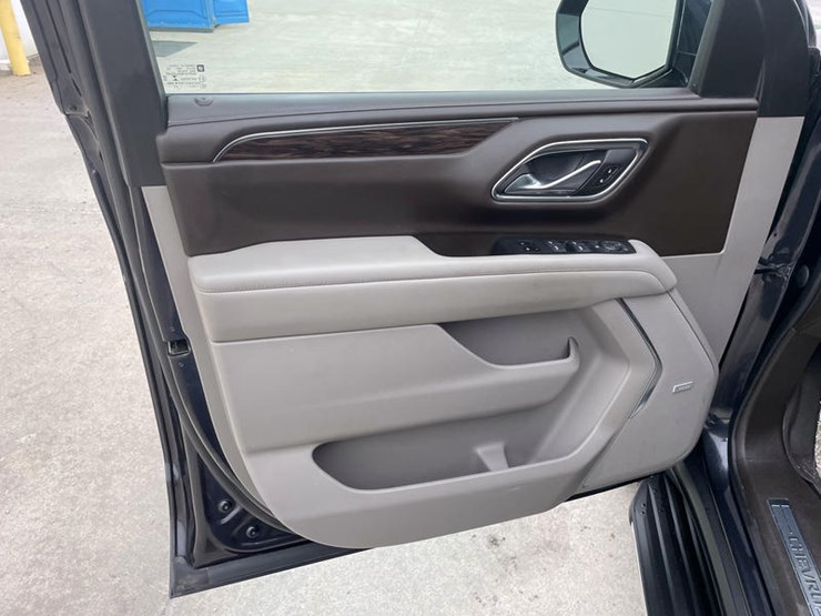 2023-chevrolet-tahoe-image-40