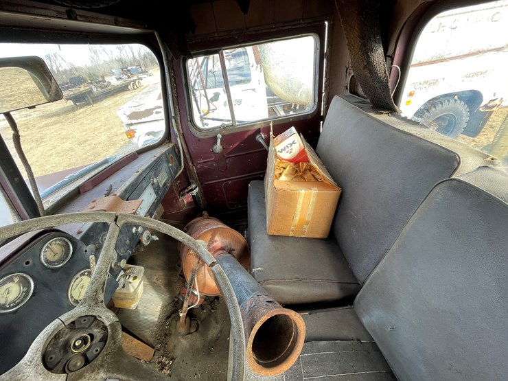 #4205-•-autocar-day-cab-semi-tractor,-(has-title)-image-25