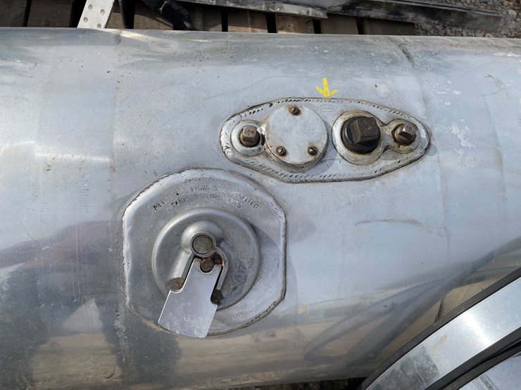 #4269-•-peterbilt-fuel-tank-image-4