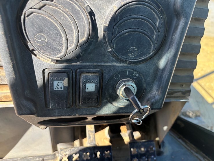 2005-caterpillar-d5g-xl-image-36