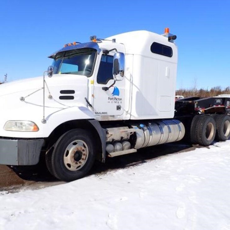 2012 Mack CXU Pinnacle Hiway Tractor - Sleeper - H