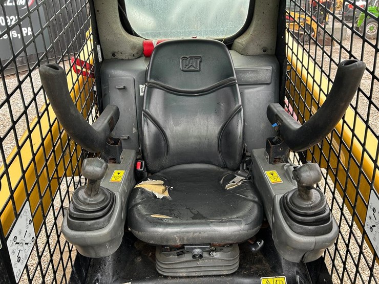 2019-caterpillar-242d-image-18