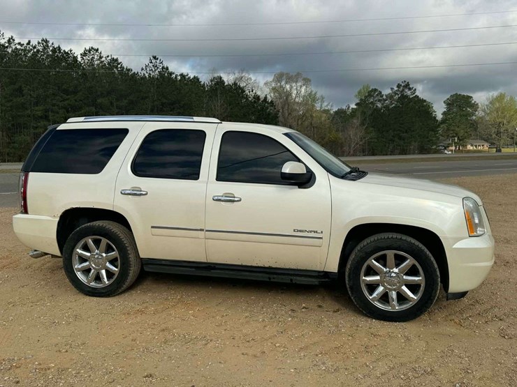 2010-gmc-yukon-denali-image-6