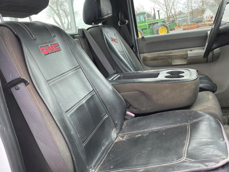 2008-gmc-sierra-2500hd-image-32