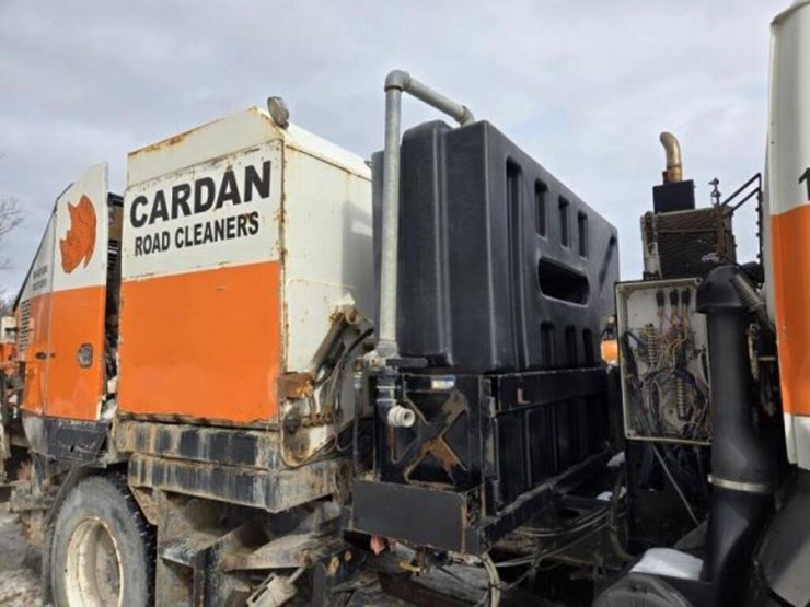 2009-gmc-t7500-image-17