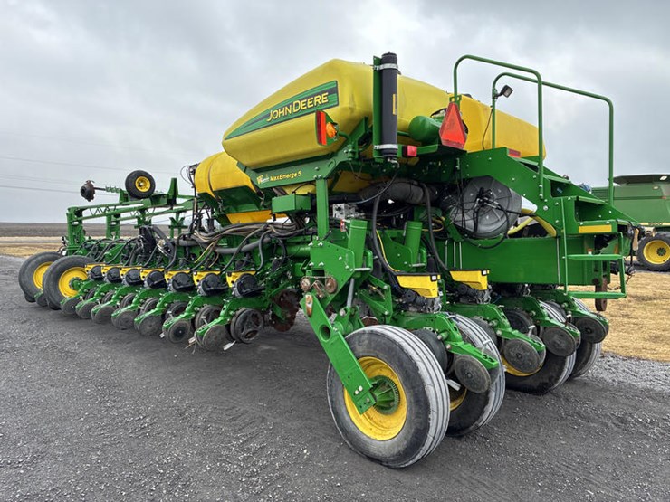 2019-john-deere-1775-image-8
