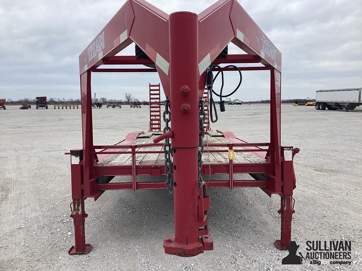 2013-titan-trailer-image-9