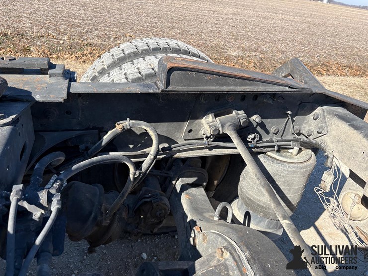 2004-freightliner-cst120-century-classic-s/t-t/a-day-cab-truck-tractor-image-12