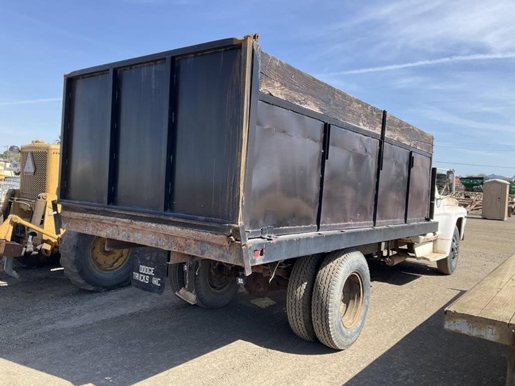 1974-ford-600-image-5