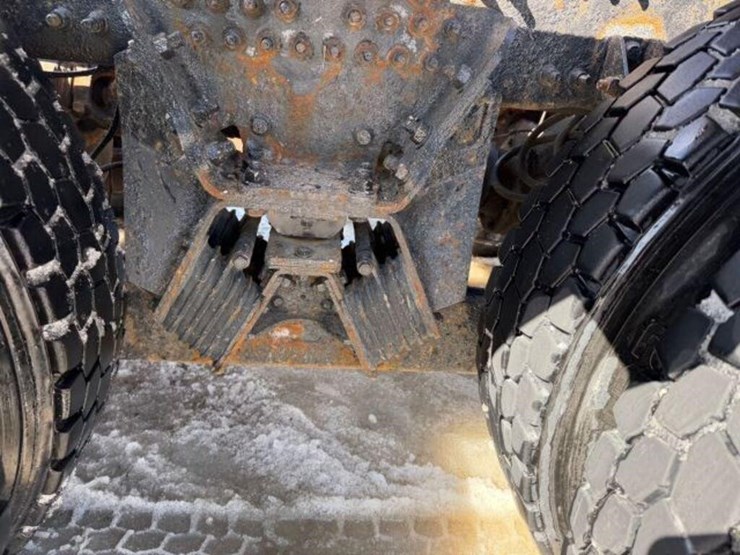 2009-mack-granite-gu813-image-60