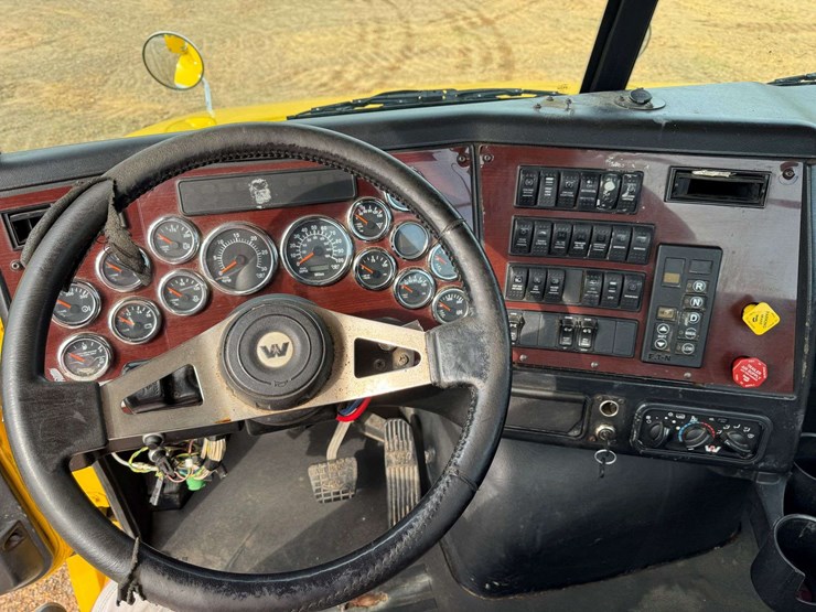 2017-western-star-4700-image-12