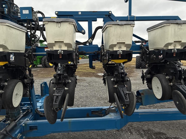 2010-kinze-3600-image-64