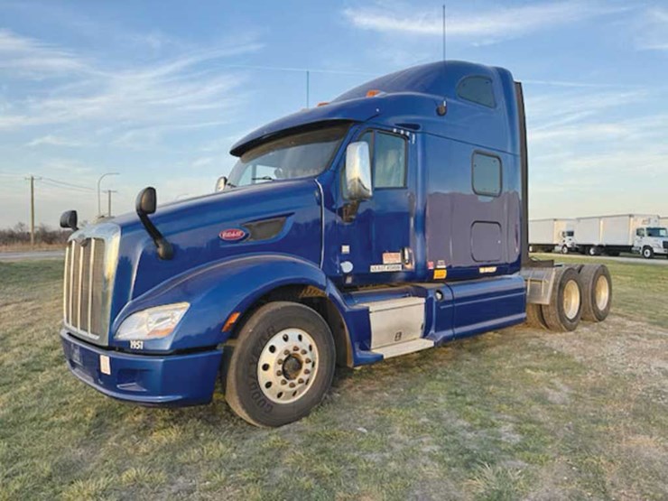 2017-peterbilt-587-image-1