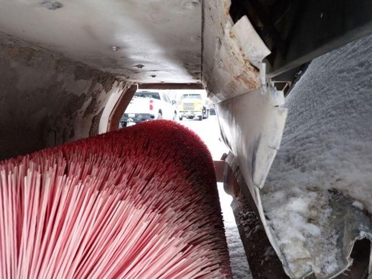 2004-gmc-t7500-image-48