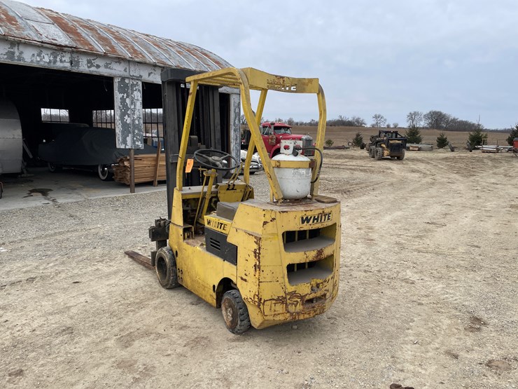 #4224-•-white-lp-forklift-image-7