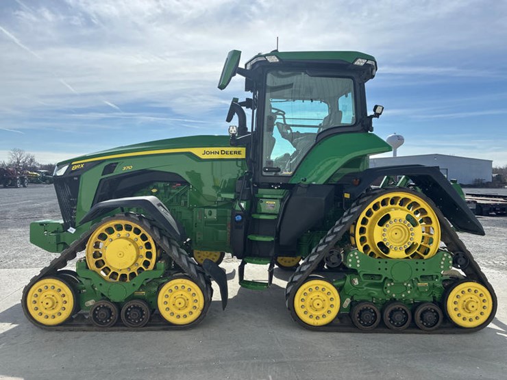 2021-john-deere-8rx-370-image-10