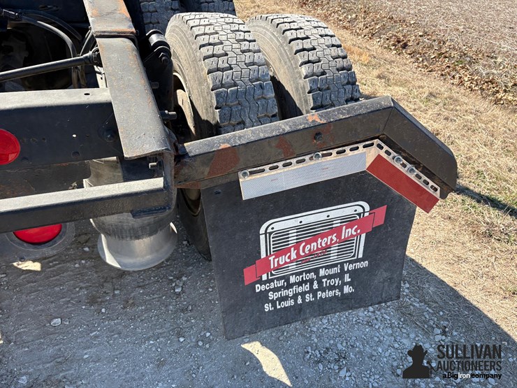 2004-freightliner-cst120-century-classic-s/t-t/a-day-cab-truck-tractor-image-15