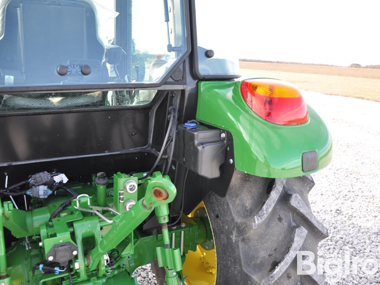 2022-john-deere-5055e-image-19