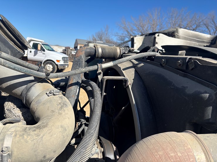 2009-peterbilt-340-image-24