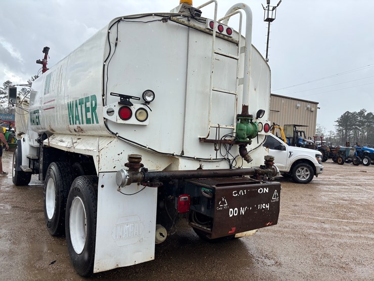 1998-freightliner-fl112-image-9