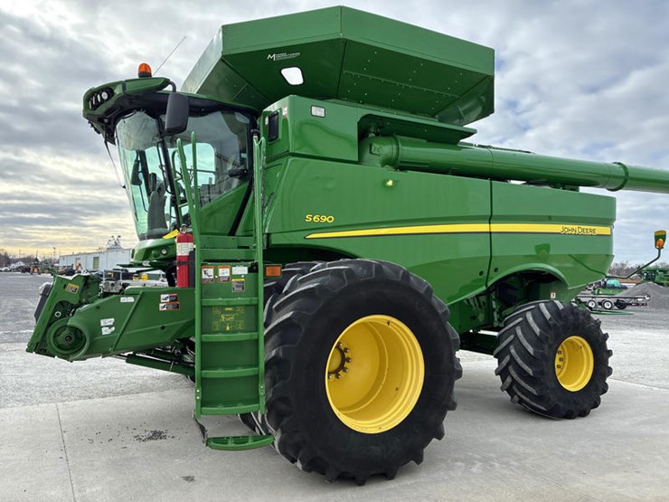 2013-john-deere-s690-image-8