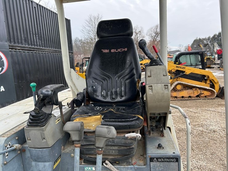 takeuchi-tb250-image-39