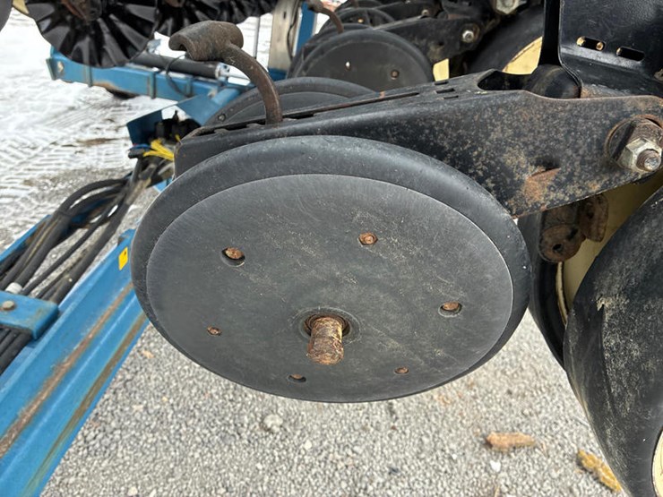 1997-kinze-2600-image-17