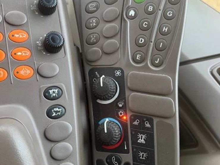 2014-john-deere-s680-image-41