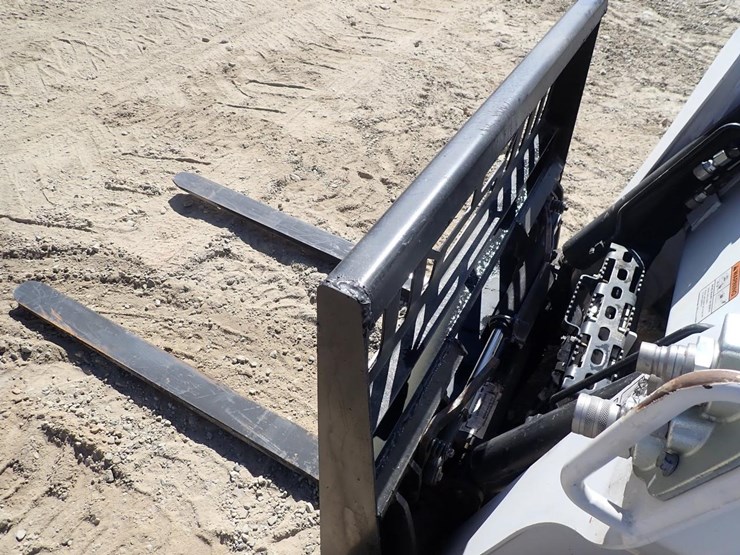 wildcat-48"-skid-steer-pallet-forks-image-5