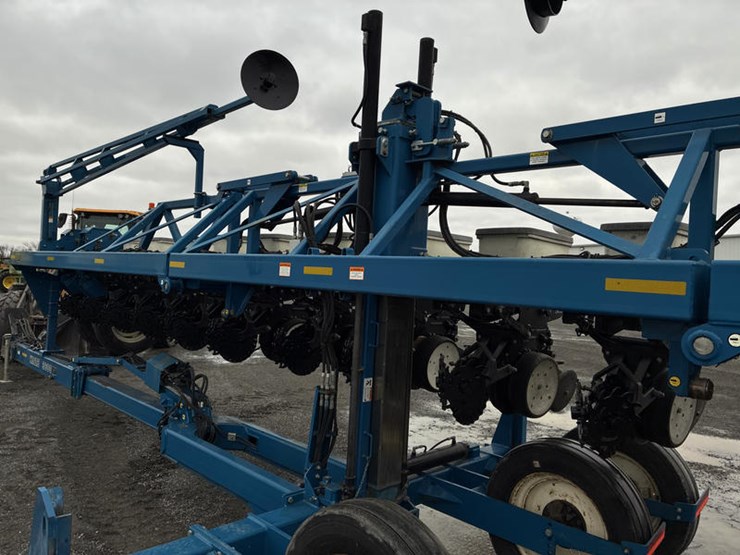 2010-kinze-3600-image-21