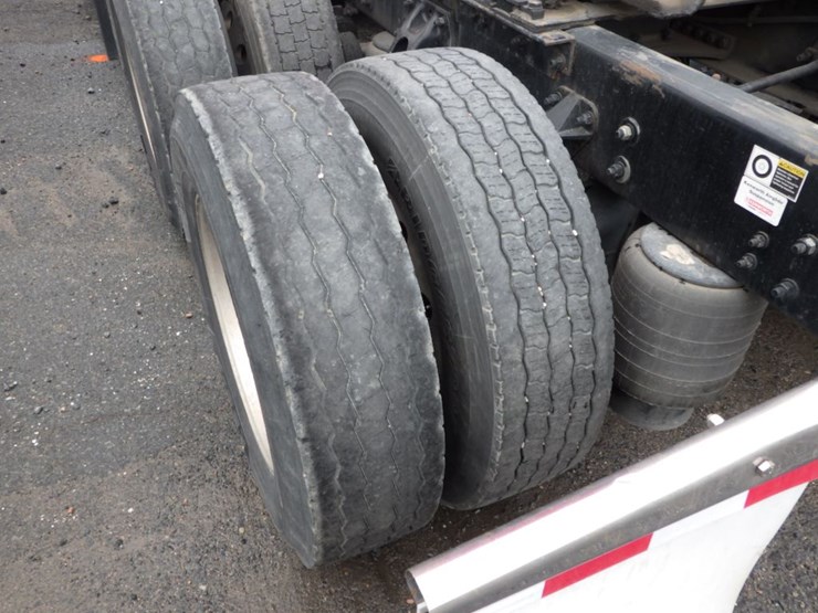 2022-kenworth-t680-image-21