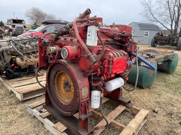 #4229-•-detroit-471-diesel-engine-on-stand-image-6