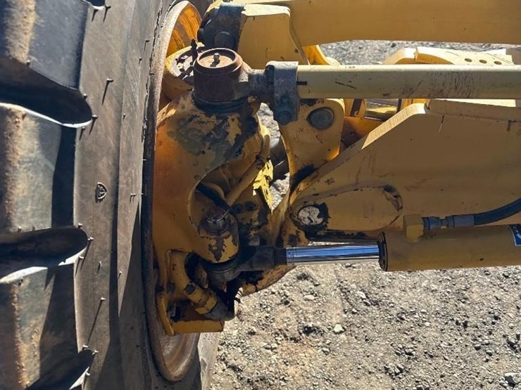 2011-deere-772g-image-25