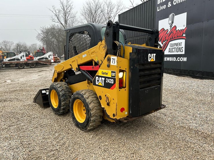 2019-caterpillar-242d-image-2