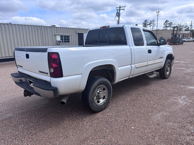 2005-chevrolet-2500hd-image-3