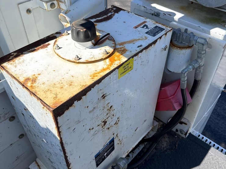 2017-freightliner-m2-s/a-altec-l42m-bucket-truck-image-14