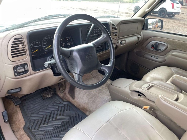 2000-chevrolet-tahoe-image-11