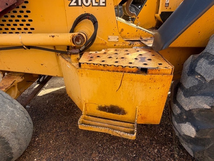 deere-210le-image-9