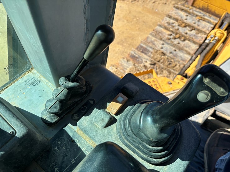 2005-caterpillar-d5g-xl-image-34