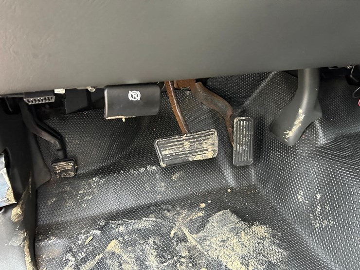 2004-chevrolet-1500-image-26