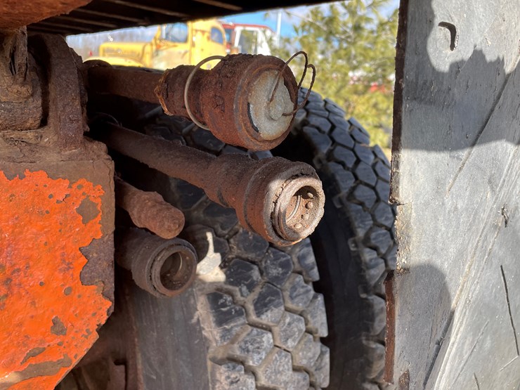 1986-ford-9000-image-19