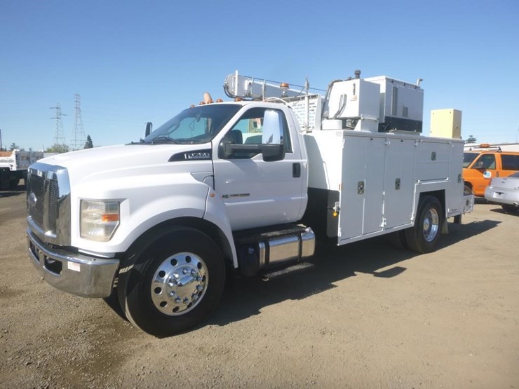 2017-ford-f750-image-1
