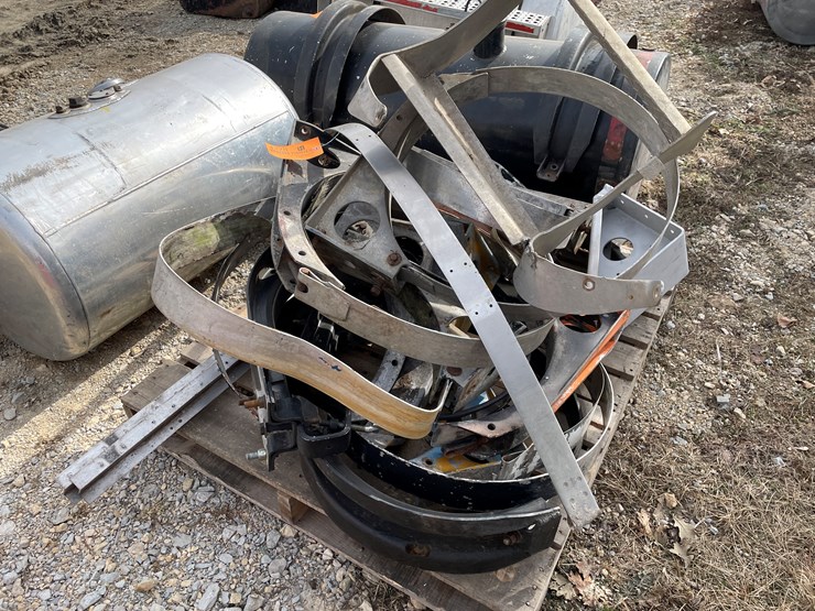 #4270-•-fuel-tank-mounting-brackets-image-1