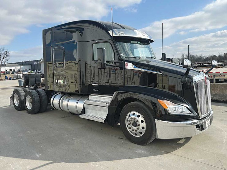 2023-kenworth-t680-image-2