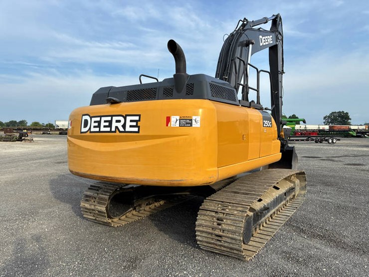 2021-deere-250g-lc-image-6