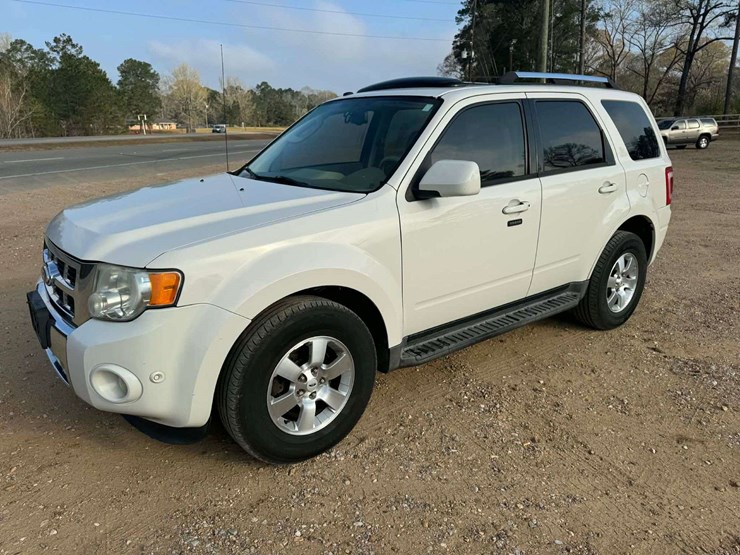 2010-ford-escape-image-1